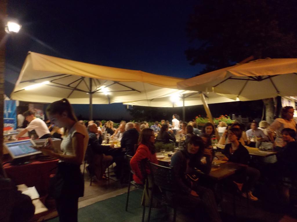 Osteria Belvedere San Leo Exterior photo